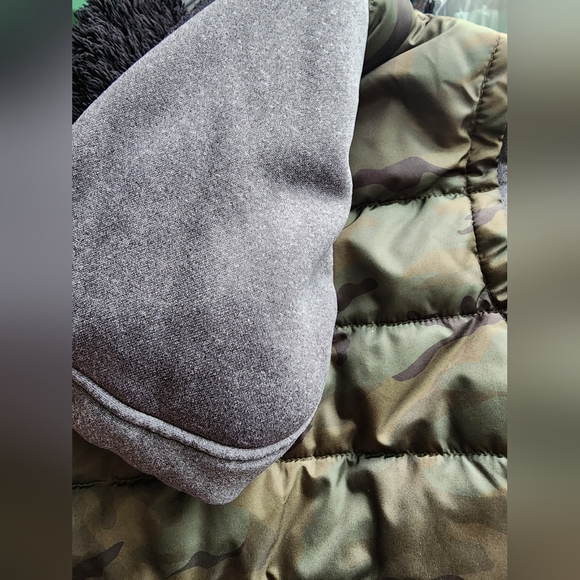 Camouflage Puffer Vest with Gray Sleeves - Picture 5 of 8